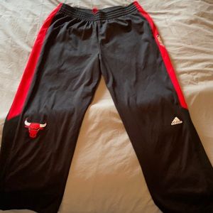 Chicago Bulls men’s L Adidas warm-up pants
